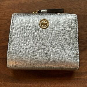 Tory Burch Bifold wallet EUC